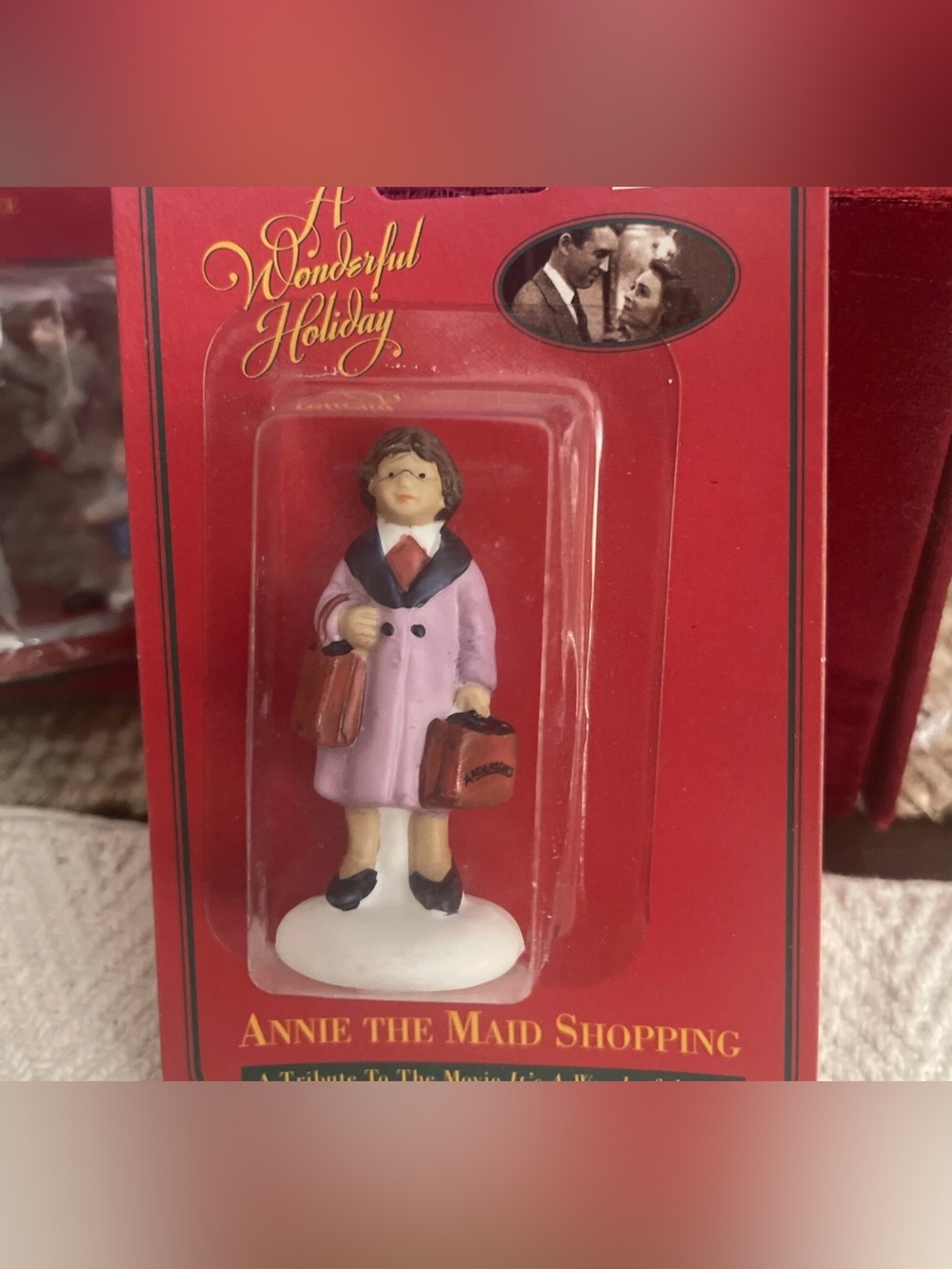 Vintage 98’ it’s a wonderful life figurine “Annie the maid shopping” NEW